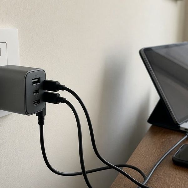 UGREEN Nexode 65 W 3-port charger
